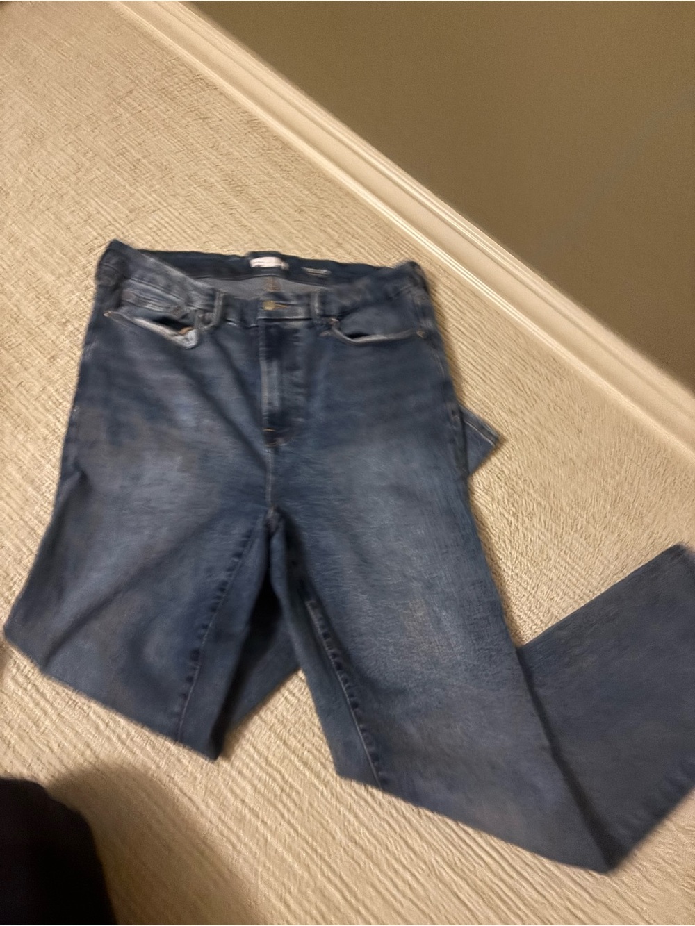 Good American Good Legs Straight Mid-Rise Jeans in Dark Blue Denim - Picture 3 of 3
